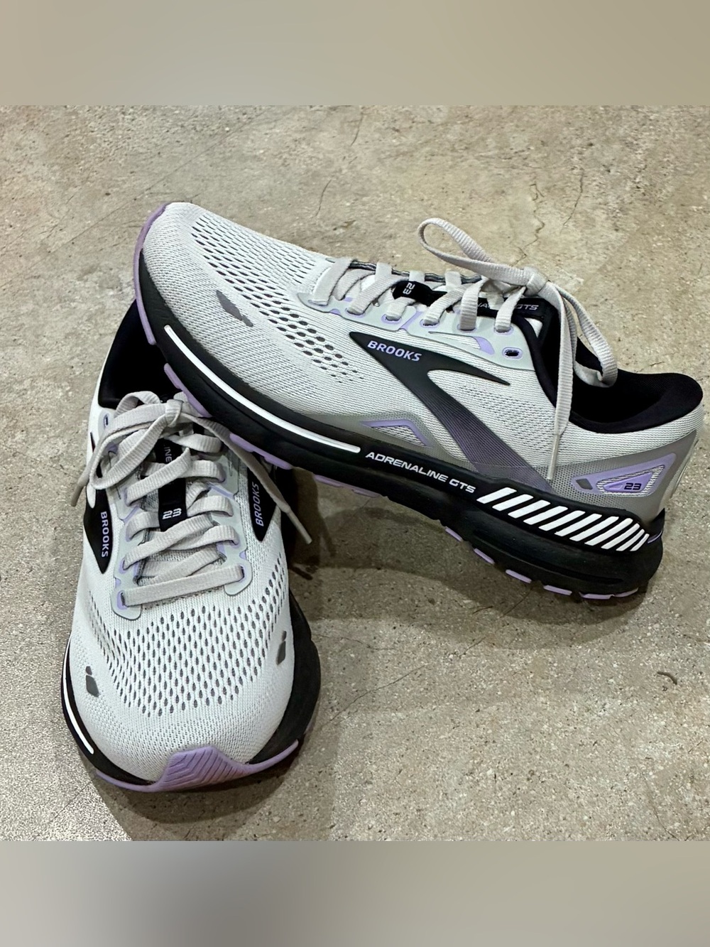 Womens BROOKS Adrenaline GTS 23 Athletic Shoes, sz 9